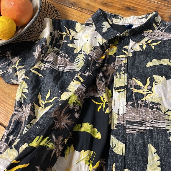 H&M (Divided) Inside out Hawaiian Button Down - Picture 3 of 4